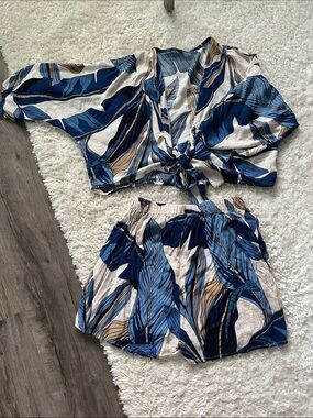 Women’s Blue Leaf Print Two-Piece Set - Crop Top & Shorts